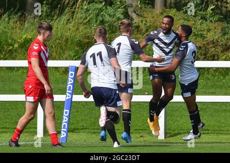 Leeds, Angleterre - 4 août 2021 - Jason Qareqare (Castleford Tigers) de la Yorkshire Academy célèbre son essai lors de la Rugby League Roses Academy Yorkshire Match Academy contre la Lancashire Academy à Weetwood Hall, Leeds, Royaume-Uni Dean Williams Banque D'Images