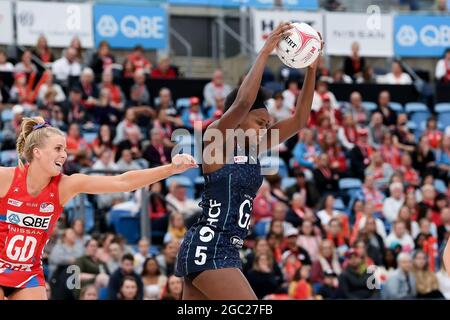 SYDNEY, AUSTRALIE - 16 MAI : Mwai Kumwenda, des Vixens de Melbourne, prend le ballon lors du troisième match de Suncorp Super Netball entre NSW Swifts et Melbourne Vixens, le 16 mai 2021, au Ken Rosewall Arena de Sydney, en Australie. Crédit : Steven Markham/Speed Media/Alay Live News Banque D'Images