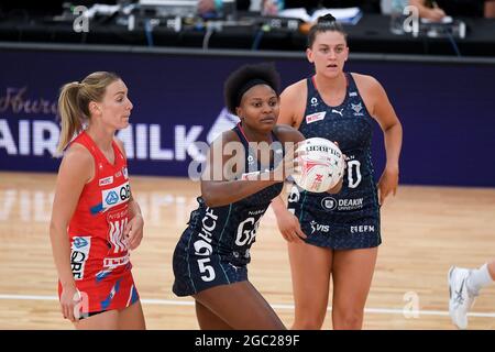 SYDNEY, AUSTRALIE - 16 MAI : Mwai Kumwenda, du Melbourne Vixens, passe le ballon lors du Suncorp Super Netball Round Three match entre NSW Swifts et Melbourne Vixens, le 16 mai 2021, à la Ken Rosewall Arena de Sydney, en Australie. Crédit : Steven Markham/Speed Media/Alay Live News Banque D'Images