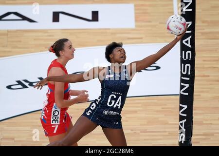 SYDNEY, AUSTRALIE - 16 MAI : Mwai Kumwenda, du Melbourne Vixens, se rapproche pour prendre le ballon lors du Suncorp Super Netball Round 3 match entre NSW Swifts et Melbourne Vixens, le 16 mai 2021, à la Ken Rosewall Arena de Sydney, en Australie. Crédit : Steven Markham/Speed Media/Alay Live News Banque D'Images