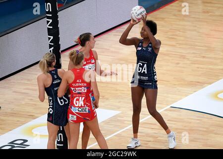 SYDNEY, AUSTRALIE - 16 MAI : Mwai Kumwenda, des Vixens de Melbourne, tire pour but lors du troisième match de Suncorp Super Netball entre NSW Swifts et Melbourne Vixens, le 16 mai 2021, au Ken Rosewall Arena de Sydney, en Australie. Crédit : Steven Markham/Speed Media/Alay Live News Banque D'Images