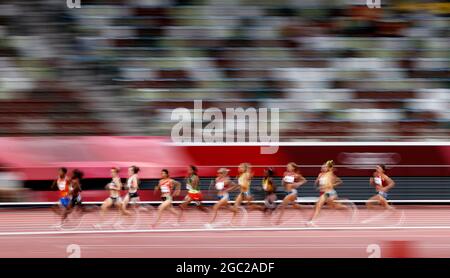 Jeux olympiques de Tokyo 2020 - Athlétisme - 1500m féminin - finale - Stade olympique, Tokyo, Japon - 6 août 2021. Les athlètes rivalisent AVEC REUTERS/Phil Noble