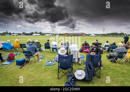 Les fans de cricket assis au Royal London One Day cricket Match de Notinghamshire v Leicestershire, 2021 Banque D'Images