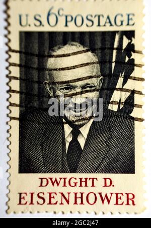 Un timbre-poste imprimé aux États-Unis d'Amérique montre Dwight D. Eisenhower, homme politique, général et le président des États-Unis de 34th (1890-1969), vers 1 Banque D'Images