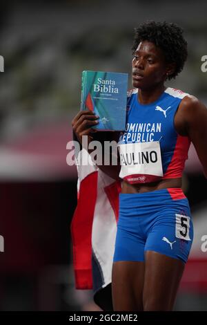 Tokyo, Japon. Tokyo, Japon. 6 août 2021 ; Stade Olympique, Tokyo, Japon : Tokyo 2020 Jeux Olympiques d'été jour 14 ; finale de Womens 400m ; PAULINO Marileidy de la République Dominicaine célèbre sa 2ème finale et médaille d'argent crédit: Action plus Sports Images/Alay Live News crédit: Action plus Sports Images/Alay Live News Banque D'Images