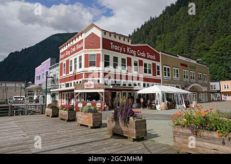 Juneau, Alaska, juillet 2021. Vue sur le centre-ville de Juneau, en Alaska, le long du front de mer sur le chenal Gassineau. Banque D'Images