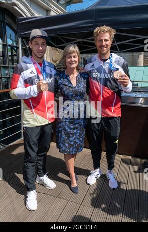 Erik Heil, Thomas Plößel, Bronzemedaillengewinner, Ingrid Unkelmann, Olympiastützpunktleiterin Innen- und Sportsenateur Andy Grote, Kuratoriumsvorsitze Banque D'Images