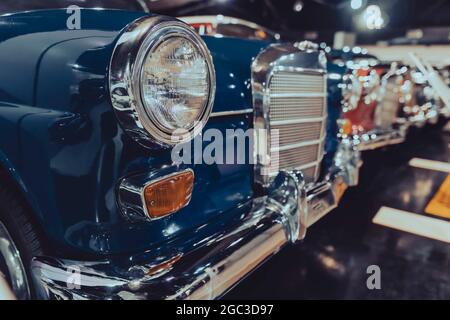 Avant de 1965 célèbre voiture allemande vue antique et classique (arrière-plan défoqué). Banque D'Images
