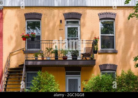 Duplex typique, petite Italie, Montréal, Canada Banque D'Images