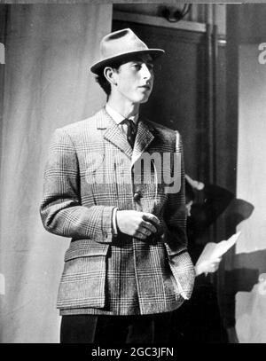 Angleterre Prince Charles comme il apparaît dans un aperçu d'une revue à Trinity College Cambridge University appelée Revolution . 25 février 1969 Banque D'Images