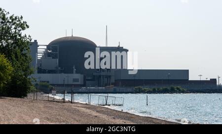 Centrale électro-nucléaire située sur la côte du lac Ontario, dans la ville de Pickering, dans la province de l'Ontario, Canada. Cette usine est en cours de mise hors service Banque D'Images