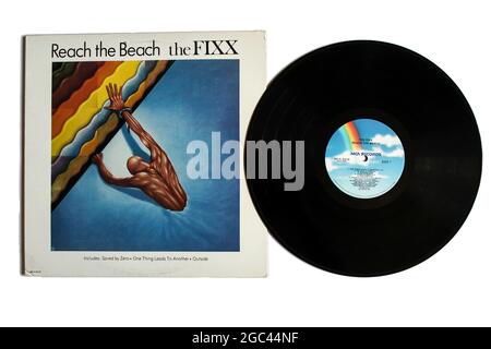 Nouveau groupe de musique Wave et art rock, l'album de musique Fixx sur disque vinyle LP. Intitulé: Atteindre la couverture de l'album de plage Banque D'Images