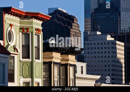 Variété de styles architecturaux de bâtiments à San Francisco, CA Banque D'Images