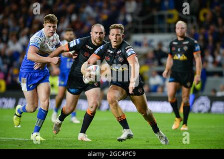 Leeds, Royaume-Uni. 6 août 2021 - Greg Eden de Castleford Tigers se met à tenter pendant la Ligue de rugby Betfred Super League Leeds Rhinos vs Castleford Tigers au stade Emerald Headingley, Leeds, UK Dean Williams Credit: Dean Williams/Alay Live News Banque D'Images