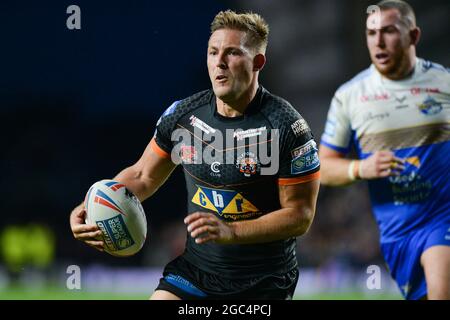 Leeds, Royaume-Uni. 6 août 2021 - Greg Eden de Castleford Tigers se met à tenter pendant la Ligue de rugby Betfred Super League Leeds Rhinos vs Castleford Tigers au stade Emerald Headingley, Leeds, UK Dean Williams Credit: Dean Williams/Alay Live News Banque D'Images