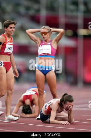 Tokyo, Japon. 07e août 2021. 6 août 2021 ; Stade olympique, Tokyo, Japon : Tokyo 2020 Jeux Olympiques d'été jour 14 ; finale de 1 500 m pour les femmes : MUIR Laura de GBR célèbre sa 2e finale et sa médaille d'argent avec un bonus supplémentaire d'une nouvelle course britannique crédit : action plus Sports Images/Alay Live News Banque D'Images