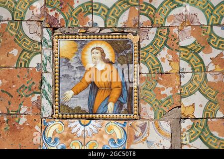 Tuiles médiévales avec Jésus - église Chiesa del Soccorso, Forio, Ischia, Italie Banque D'Images