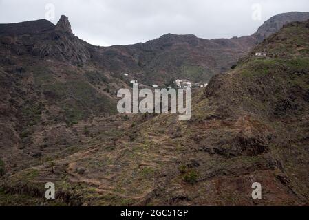 Imada est un village situé dans la partie supérieure de la gorge de Guarimiar de la Gomera dans les îles Canaries, niché à 900 mètres au-dessus du niveau de la mer. Banque D'Images