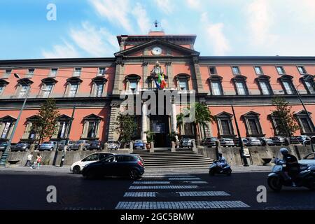 Façade du musée archéologique national de Naples, Italie. Banque D'Images