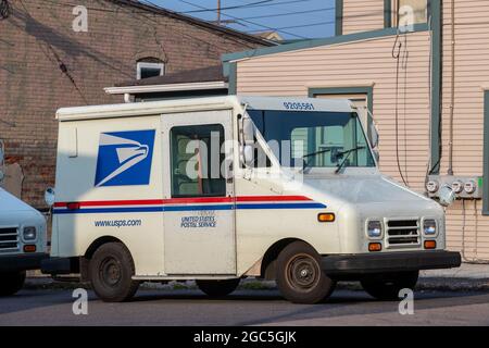 Danville, États-Unis. 06e août 2021. Un véhicule postal Grumman LLV est stationné au bureau de poste de Danville, en Pennsylvanie, le 6 août 2021. Credit: SIPA USA/Alay Live News Banque D'Images