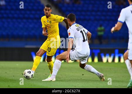 Kharkiv, Ukraine - 6 août 2021 : Fabinho en attaque. Le match de football du championnat UPL Metallist 1925 vs Chornomorec Banque D'Images