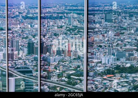 Tokyo, Japon. 06e août 2021. Tokyo vu depuis la place Shibuya Scramble pendant les Jeux Olympiques de Tokyo2020. Crédit : SOPA Images Limited/Alamy Live News Banque D'Images