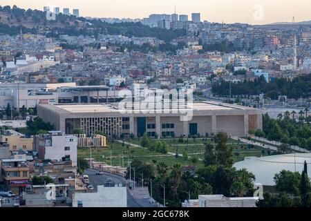 Vue extérieure du musée Sanliurfa, qui est un musée archéologique de Sanlıurfa, Turquie. Banque D'Images