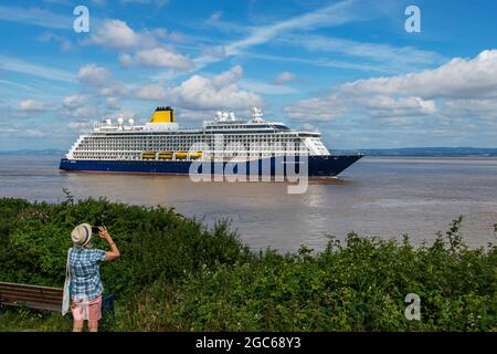 Spirit of Discovery se dirigeant vers les quais de Portbury Banque D'Images