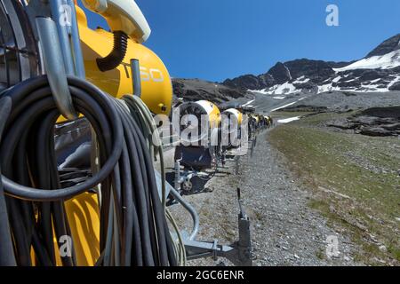 Canons à neige, cabane de Madriccio, Tyrol du Sud, Italie Banque D'Images