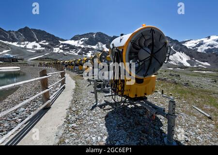 Canons à neige, cabane de Madriccio, Tyrol du Sud, Italie Banque D'Images