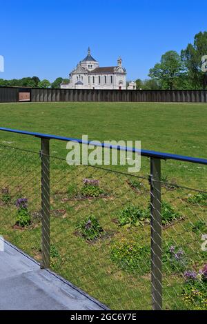 L'anneau de la mémoire (anneau de la mémoire) à Ablain-Saint-Nazaire, France avec +500 000 noms de victimes de la guerre mondiale qui sont mortes à pas-de-Calais Banque D'Images