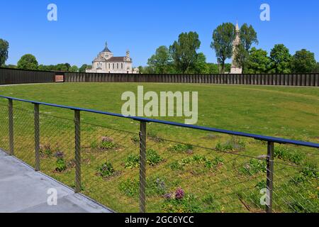 L'anneau de la mémoire (anneau de la mémoire) à Ablain-Saint-Nazaire, France avec +500 000 noms de victimes de la guerre mondiale qui sont mortes à pas-de-Calais Banque D'Images