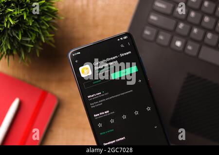 Assam, inde - 29 mai 2021 : logo CuriosityStream sur image de stock d'écran de téléphone. Banque D'Images