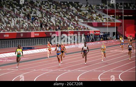 Action, terminer, Shericka JACKSON (JAM, à gauche, Gabrielle THOMAS (Etats-Unis), 3e gauche à droite, Daryll NEITA (GBR), 5e gauche à droite Gina LUECKENKEMPER (Luckenkemper, GER), athlétisme, finale 4x 100m relais de femmes, finale féminine 4 x 100m Relais final, le 6 août 2021 Jeux Olympiques d'été 2020, du 23 juillet au 8 août 2021 à Tokyo/Japon. Banque D'Images