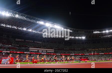 Jeux olympiques de Tokyo 2020 - Athlétisme - 10000m féminin - Stade olympique, Tokyo, Japon - 7 août 2021. Les athlètes en action REUTERS/Aleksandra Szmigiel