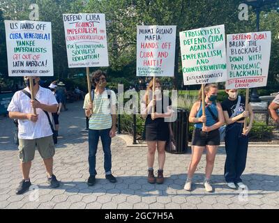 Une coalition de groupes se rassemble et manifestent pour la levée de l'embargo et des sanctions contre Cuba par les États-Unis parce que le peuple cubain est blessé par cette situation et que la nation insulaire n'est pas une menace pour les États-Unis. Banque D'Images