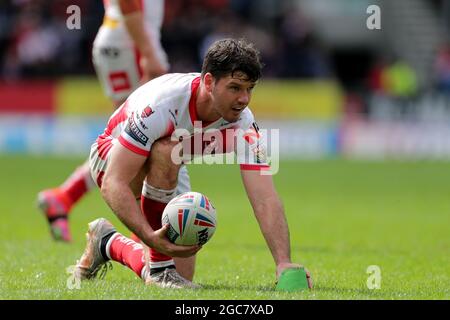 Saint Helenss' Lachlan Coote s'aligne sur une conversion lors du match de la Super League de Betfred au stade Totally Wicked, St Helens. Date de la photo: Samedi 7 août 2021. Banque D'Images