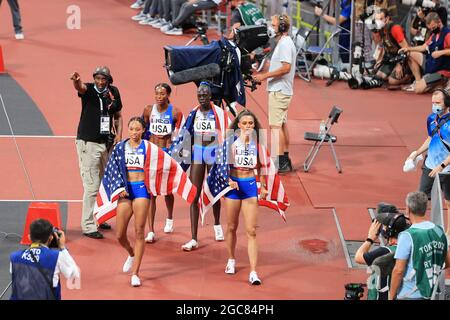 Tokyo, Japon. 7 août 2021. Allyson Felix (Etats-Unis) célèbre sa 11e médaille olympique en tant que Team Etats-Unis d'abord dans le relais 4 x 400m Athlétisme : finale du relais 4 x 400m des femmes pendant les Jeux Olympiques de Tokyo 2020 au Stade National de Tokyo, Japon . Credit: AFLO SPORT/Alay Live News Banque D'Images