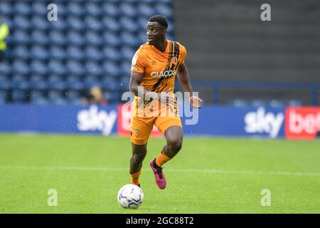 Preston, Royaume-Uni. 07e août 2021. Joshua Emmanuel #12 de Hull City court avec le ballon à Preston, Royaume-Uni le 8/7/2021. (Photo de Simon Whitehead/News Images/Sipa USA) crédit: SIPA USA/Alay Live News Banque D'Images