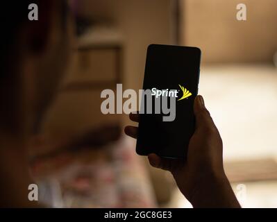 Assam, Inde - 6 août 2021 : image de stock du logo Sprint Corporation sur l'écran du téléphone. Banque D'Images