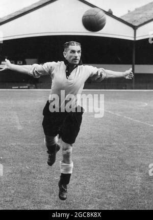 Wolverhampton Wanderers football légendaire Johnny Hancocks à Molineux 5/9/1955 Banque D'Images