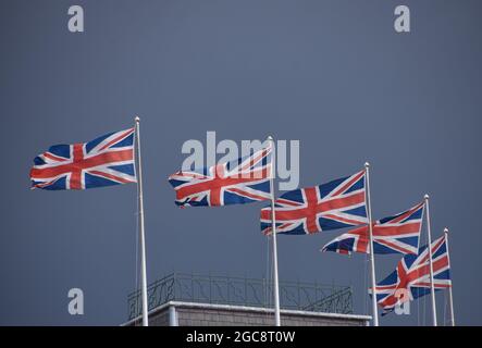 Plusieurs drapeaux Union Jack avec détail ciel gris.Londres, Royaume-Uni. Banque D'Images