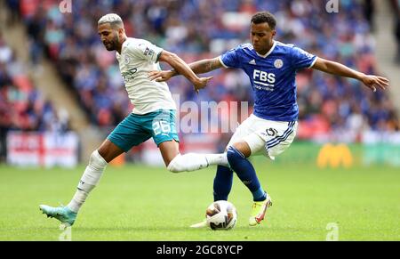 Londres, Angleterre, 7 août 2021. Ryan Bertrand de Leicester City et Riyad Mahrez de Manchester City pendant le match du FA Community Shield au stade Wembley, Londres. Le crédit photo devrait se lire: Paul Terry / Sportimage Banque D'Images