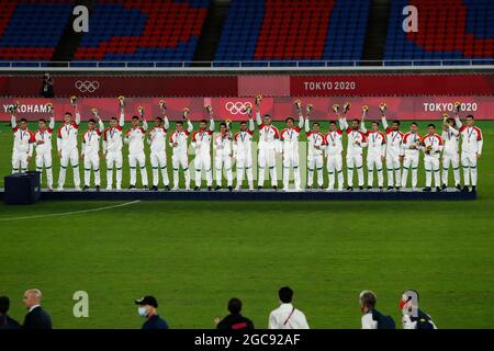 Yokohama, Japon. 8 août 2021. Les joueurs mexicains qui ont remporté la médaille de bronze assistent à la cérémonie de remise des prix après que le Brésil ait remporté la médaille d'or des hommes de football lors des Jeux Olympiques de Tokyo en 2020 au Stade International de Yokohama. Le Brésil a remporté la médaille d'or en battant l'Espagne 2-1. (Image de crédit: © Rodrigo Reyes Marin/ZUMA Press Wire) Banque D'Images