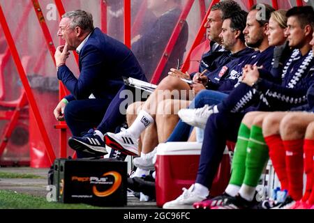 ENSCHEDE, PAYS-BAS - AOÛT 7 : entraîneur en chef Ron Jans du FC Twente lors du match amical Preseason entre le FC Twente et le SS Lazio à de Grolsch Veste le 7 août 2021 à Enschede, pays-Bas (photo de Jeroen Meuwsen/Orange Pictures) Banque D'Images