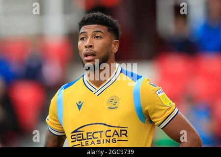 Stoke on Trent, Royaume-Uni. 07e août 2021. Josh Laurent #28 de Reading à Stoke-on-Trent, Royaume-Uni, le 8/7/2021. (Photo de Conor Molloy/News Images/Sipa USA) crédit: SIPA USA/Alay Live News Banque D'Images