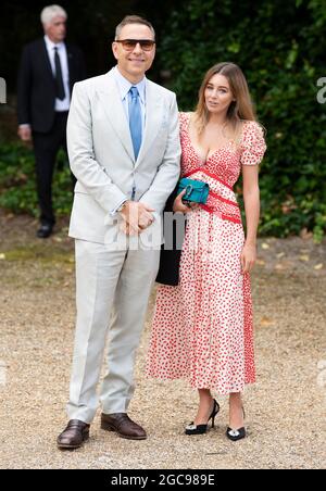 7 août 2021 Keeley Hazell et David Walliams au mariage de Ant McPartlin et Anne-Marie Corbett, Église St Michael's, Heckfield, Hampshire. Crédit : Doug Peters/EMPICS/Alamy Live News Banque D'Images