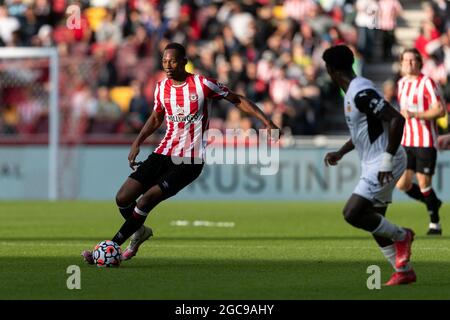 LONDRES, ROYAUME-UNI. 7 AOÛT : Ethan Pinnock de Brentford en action lors du match amical d'avant-saison entre Brentford et Valencia CF au stade communautaire de Brentford, Brentford, le samedi 7 août 2021. (Crédit : Juan Gasparini | ACTUALITÉS MI) crédit : ACTUALITÉS MI et sport /Actualités Alay Live Banque D'Images