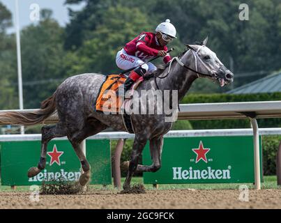 7 août 2021, Saratoga Springs, New York, États-Unis: 08072021:#7 COUP STELLAIRE monté par RICARDO SANTANA gagne la 5e course pour donner à Steve Asmussen sa 9446e victoire au Saratoga Race course.Robert Simmons/Eclipse Sportswire Banque D'Images