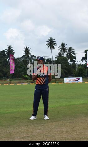 Sri Lanka Cricketer Dinesh Chandimal. Au pittoresque terrain de cricket de l'Army Ordinance. Dombagode. Sri Lanka. Banque D'Images